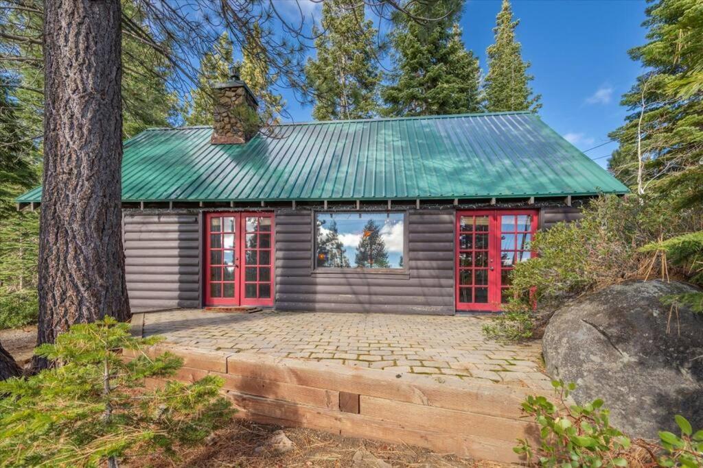 Coziest Cabin In Tahoe W Stone Fireplace Comfy Beds Close To Slopes & Lake Carnelian Bay Exterior photo